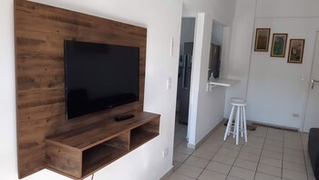 edificio com piscina 1 vaga garagem a 450m da praia enseada guaruja sp