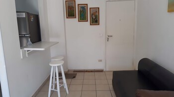 edificio com piscina 1 vaga garagem a 450m da praia enseada guaruja sp