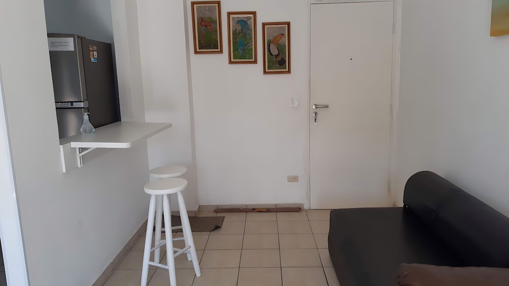 edificio com piscina 1 vaga garagem a 450m da praia enseada guaruja sp