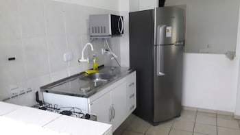 edificio com piscina 1 vaga garagem a 450m da praia enseada guaruja sp