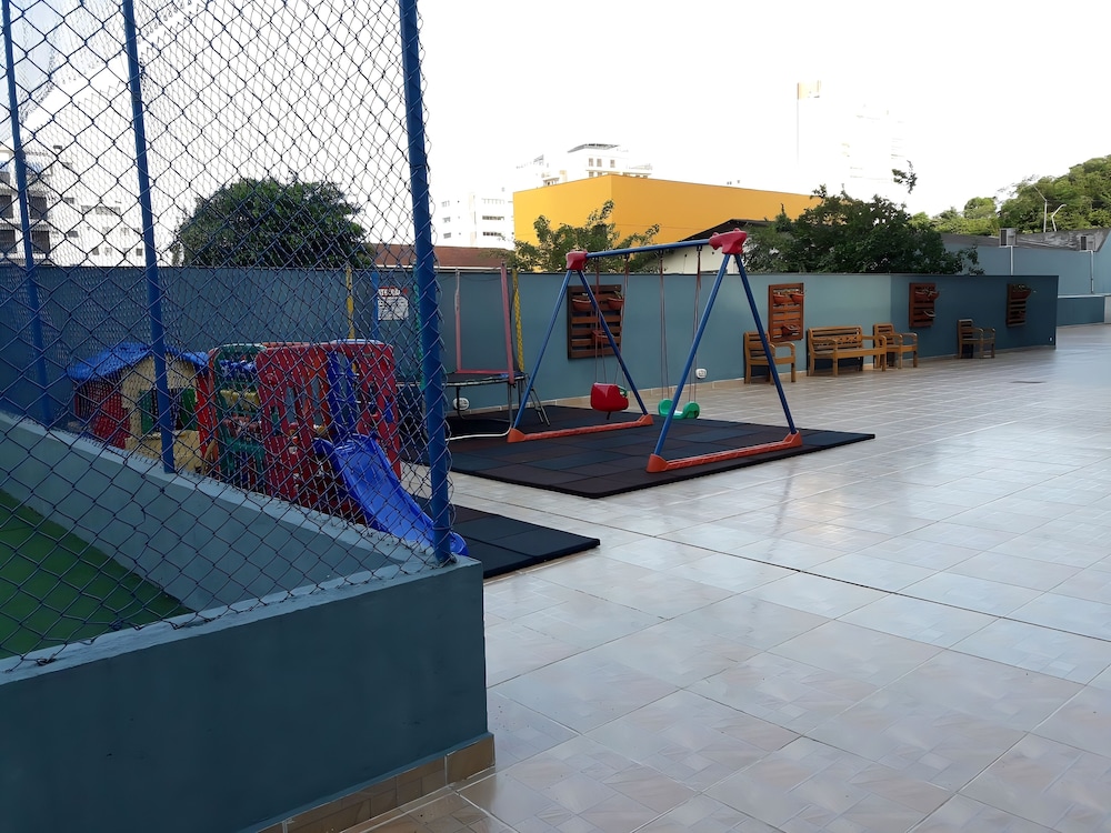 edificio com piscina 1 vaga garagem a 450m da praia enseada guaruja sp