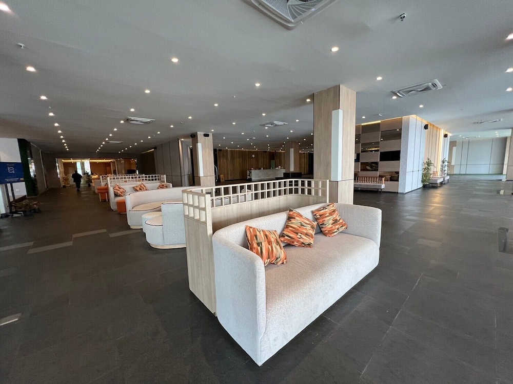 the srivaree airport hotel