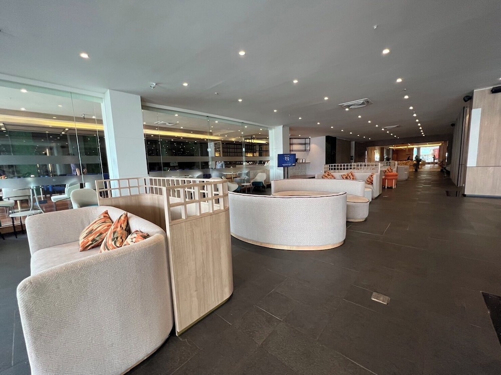 the srivaree airport hotel