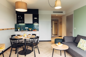 harrys home hotel and apartments