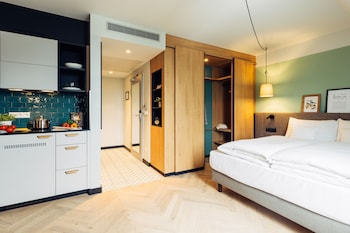 harrys home hotel and apartments