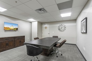 signature condo in the heart of nola