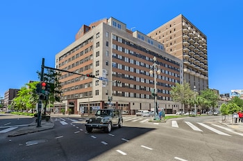 signature condo in the heart of nola