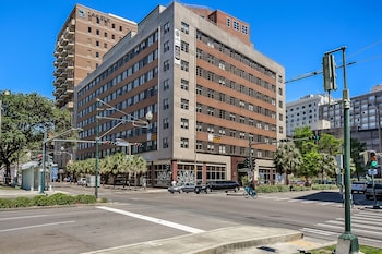 signature condo in the heart of nola