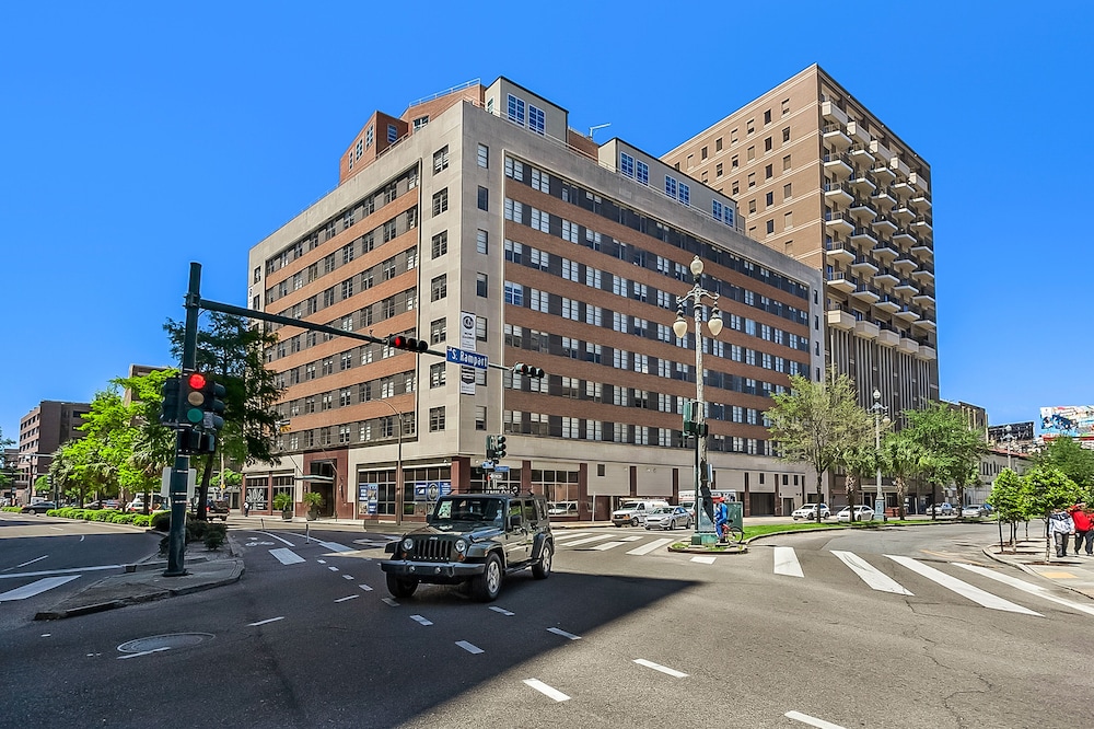 signature condo in the heart of nola