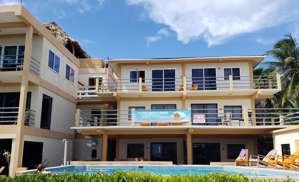 club rooms at popeyes beach resort