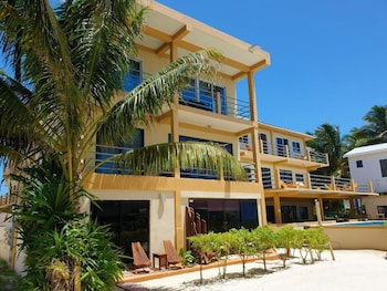club rooms at popeyes beach resort