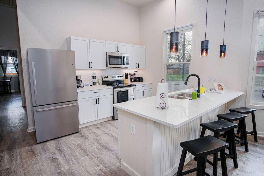 magnificent 4br near famous riverwalk and downtown