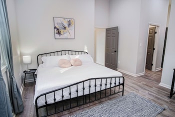 magnificent 4br near famous riverwalk and downtown