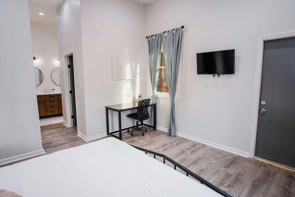 magnificent 4br near famous riverwalk and downtown