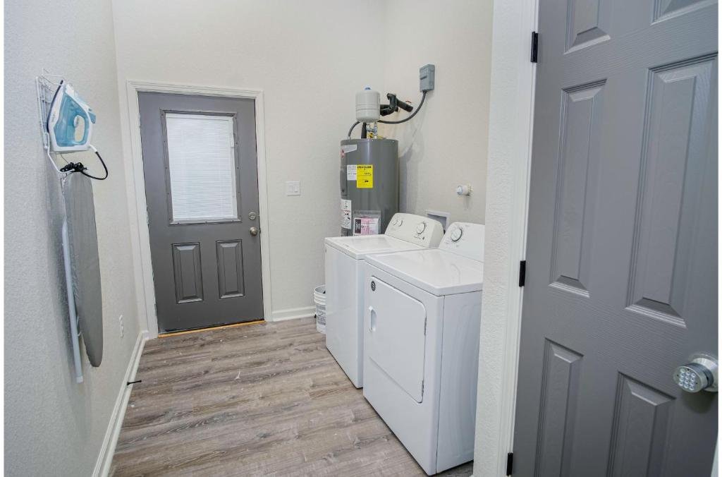magnificent 4br near famous riverwalk and downtown