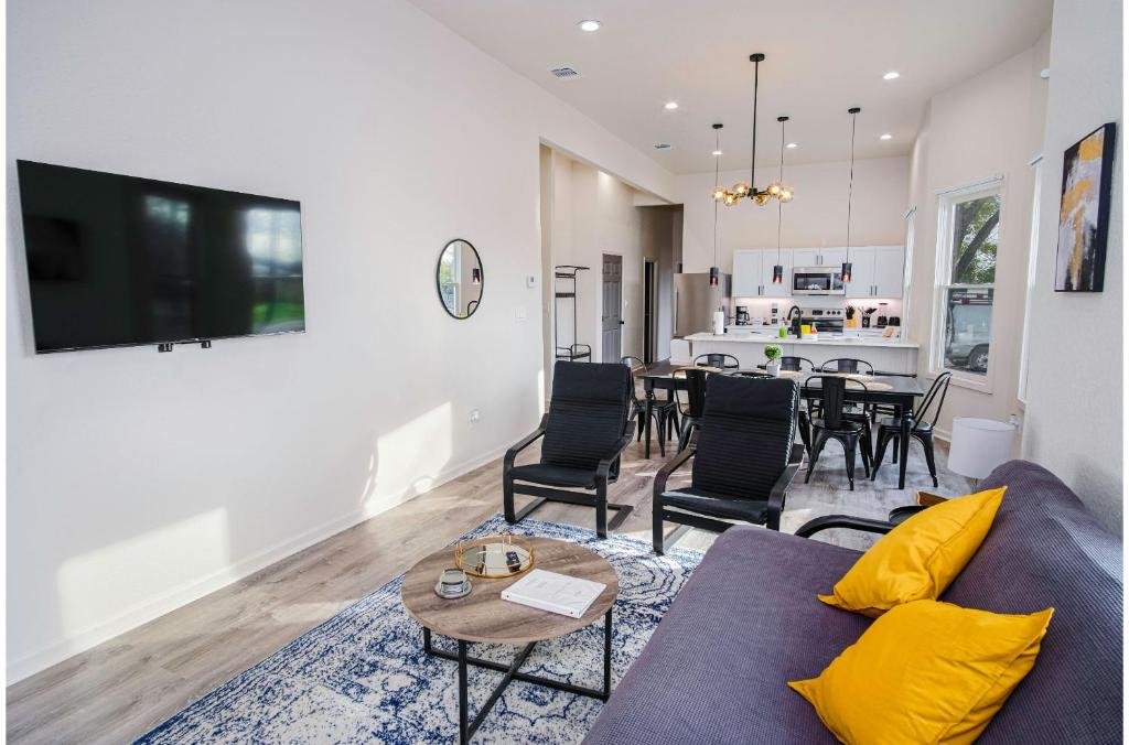 magnificent 4br near famous riverwalk and downtown