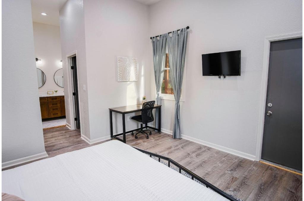 magnificent 4br near famous riverwalk and downtown