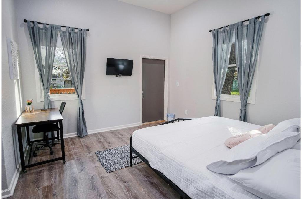 magnificent 4br near famous riverwalk and downtown