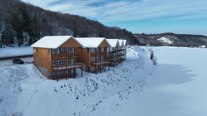 keweenaw waters resort