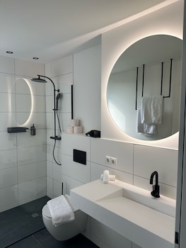 village by maier kontaktloser check in