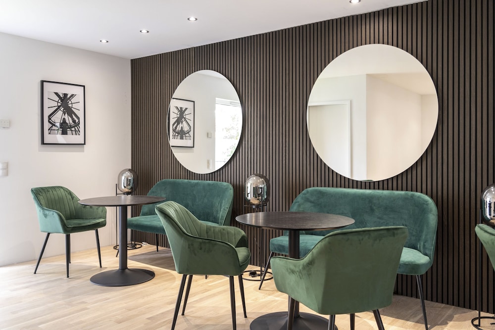 village by maier kontaktloser check in