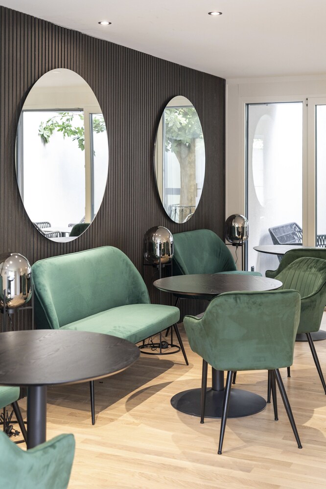 village by maier kontaktloser check in