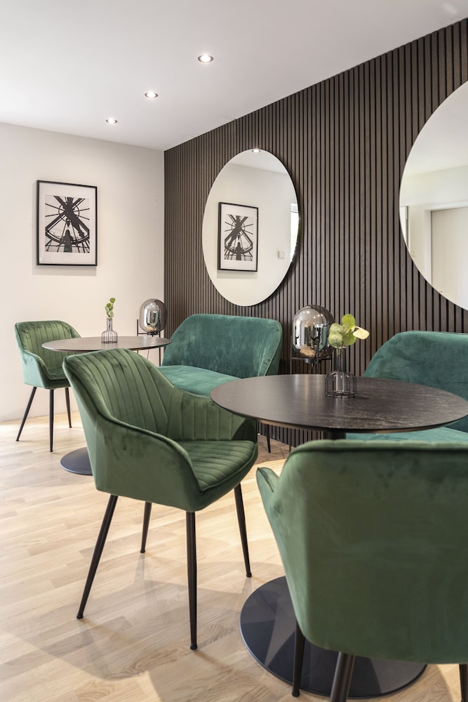 village by maier kontaktloser check in