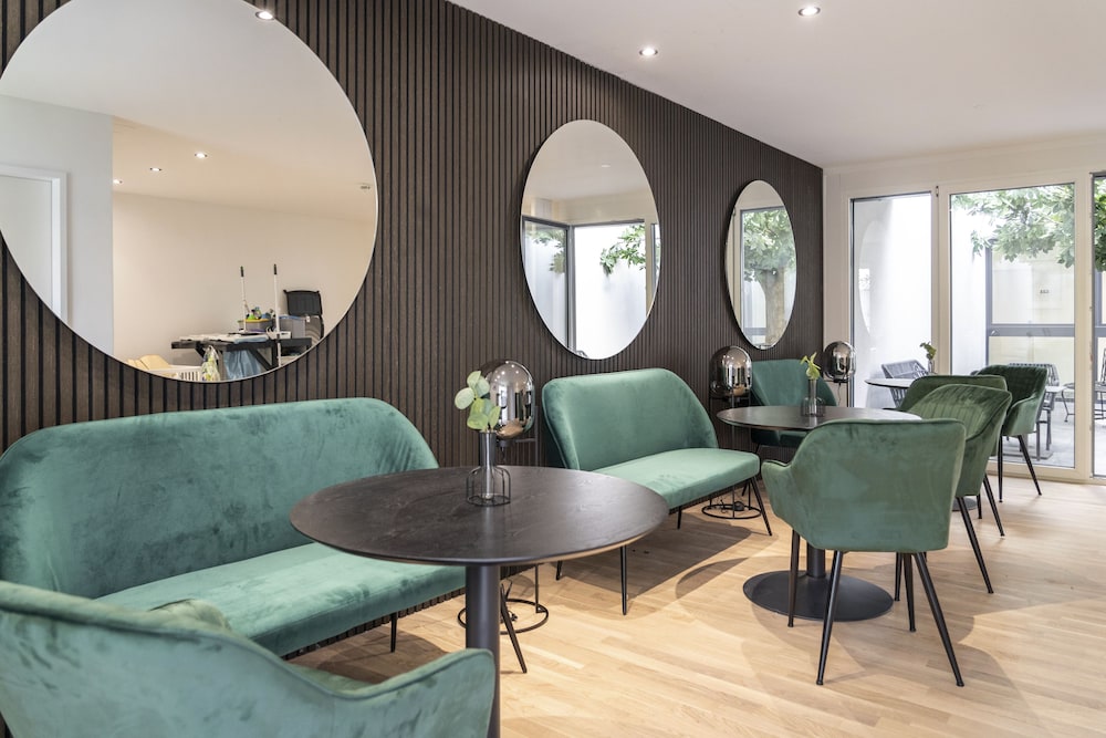 village by maier kontaktloser check in