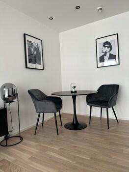 village by maier kontaktloser check in