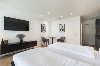 village by maier kontaktloser check in