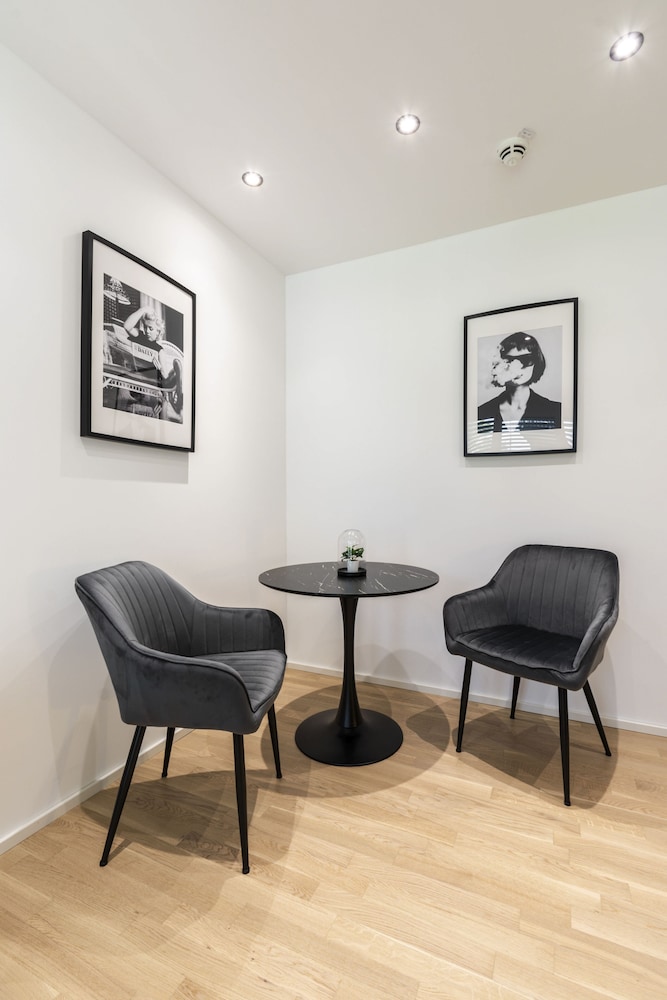 village by maier kontaktloser check in