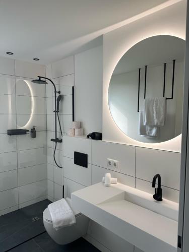 village by maier kontaktloser check in