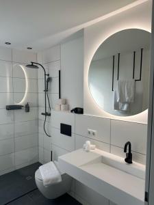 village by maier kontaktloser check in