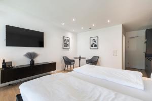 village by maier kontaktloser check in