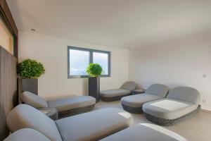 village by maier kontaktloser check in