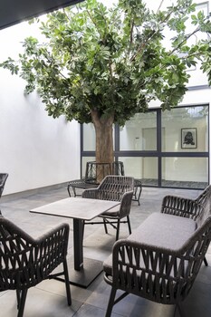 village by maier kontaktloser check in