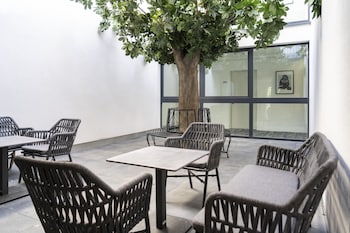 village by maier kontaktloser check in