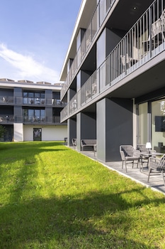 village by maier kontaktloser check in