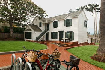 Carmel Beach Hotel,United States Of America>>Carmel,2 star