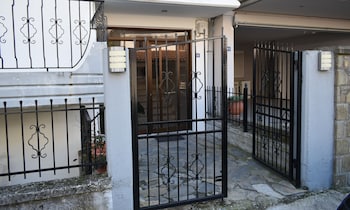 meteora house with a view