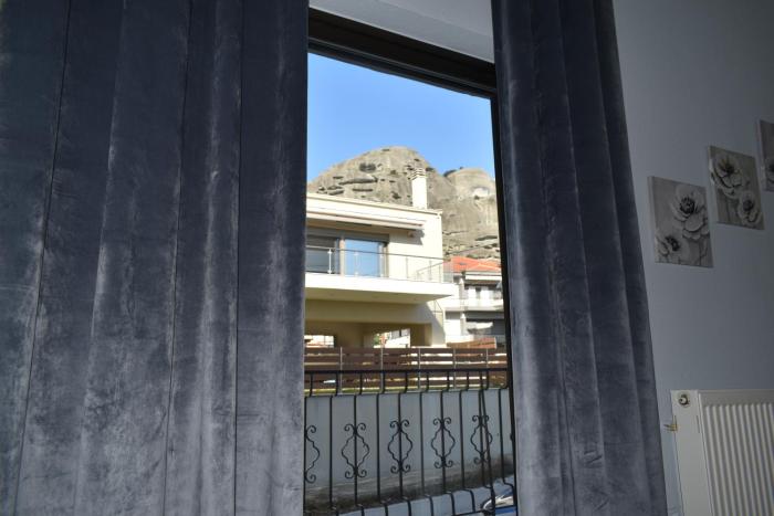 meteora house with a view