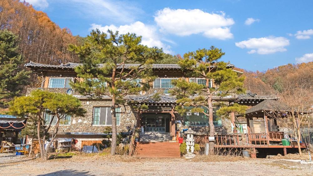 gapyeong dolgungpensyeonandkaempingjang