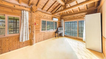 gapyeong dolgungpensyeonandkaempingjang