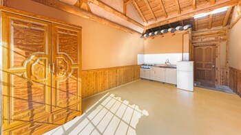 gapyeong dolgungpensyeonandkaempingjang