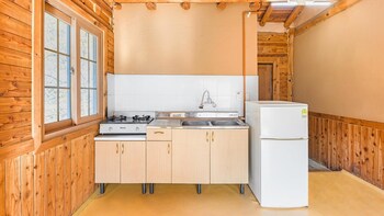 gapyeong dolgungpensyeonandkaempingjang