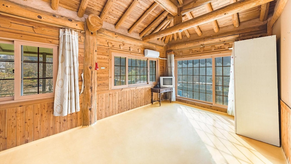 gapyeong dolgungpensyeonandkaempingjang