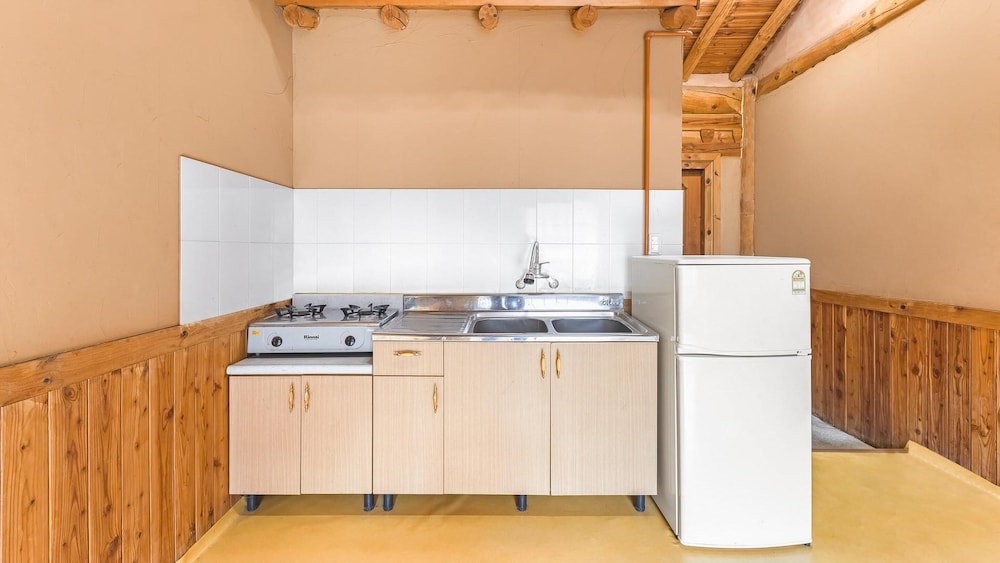 gapyeong dolgungpensyeonandkaempingjang