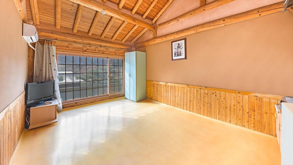 gapyeong dolgungpensyeonandkaempingjang