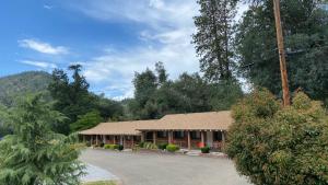 Fawndale Lodge,Shasta>>Redding,2.5 star