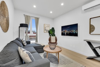 deluxe suites downtown montreal